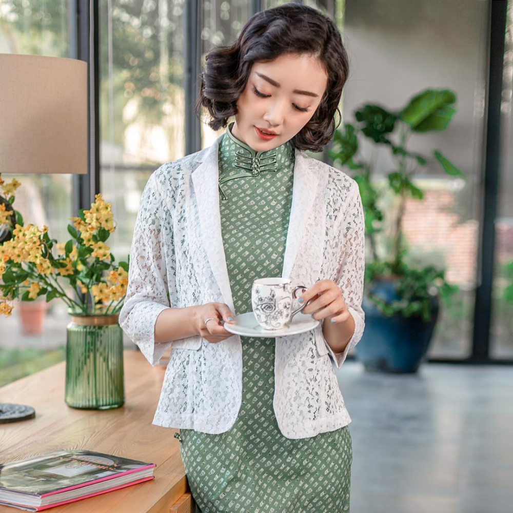 穿旗袍的柯蓝,化身温婉大气的"民国太太",一颦一笑女人味十足_腾讯
