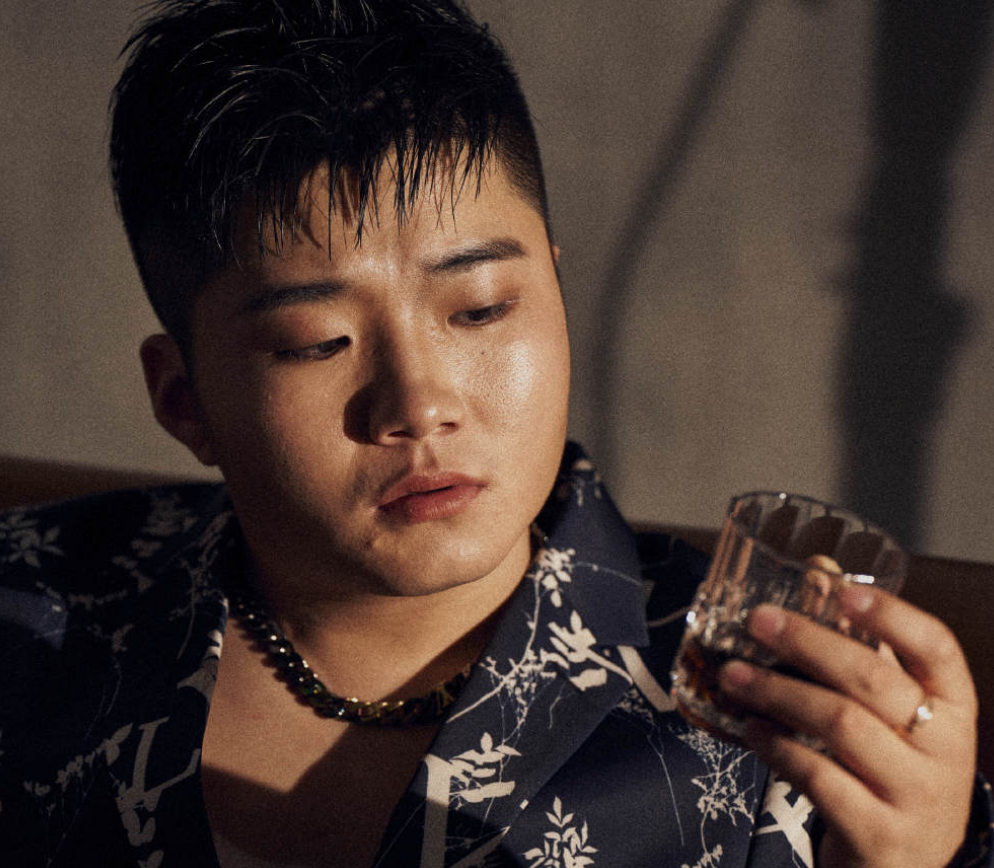 女粉丝围堵白小白并自称是他媳妇白小白当场否认随即报了警