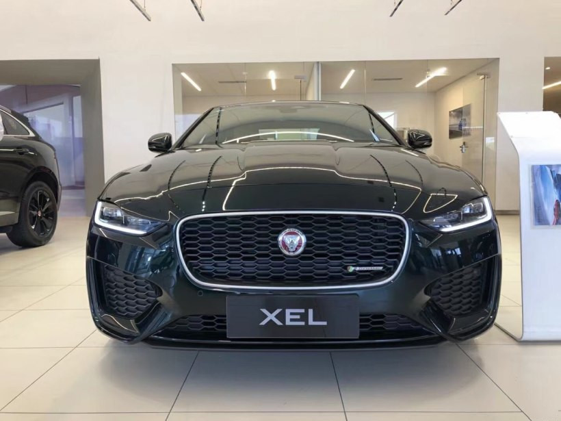 新款捷豹xel到店英伦绿涂装红色豹头标很带感起步不足三十万