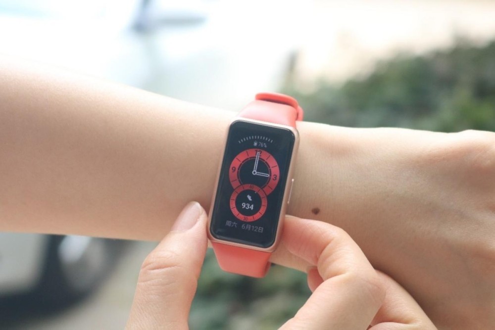 华为手环6评测:仅售349元,全天候心率血氧监测续航长达2周