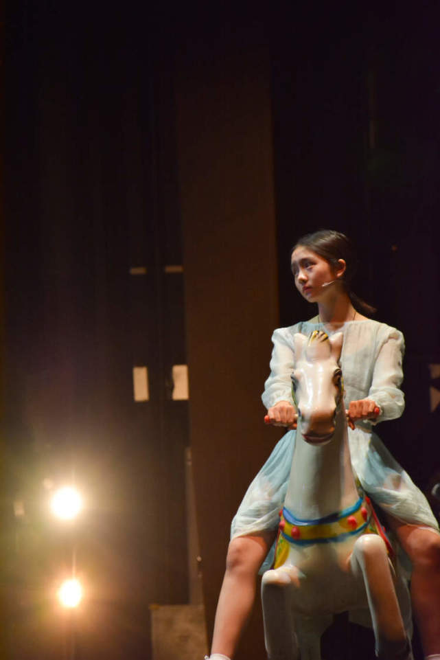 水中之书五周年黄磊女儿多多三年后再登台赖声川她已经是一个演员了