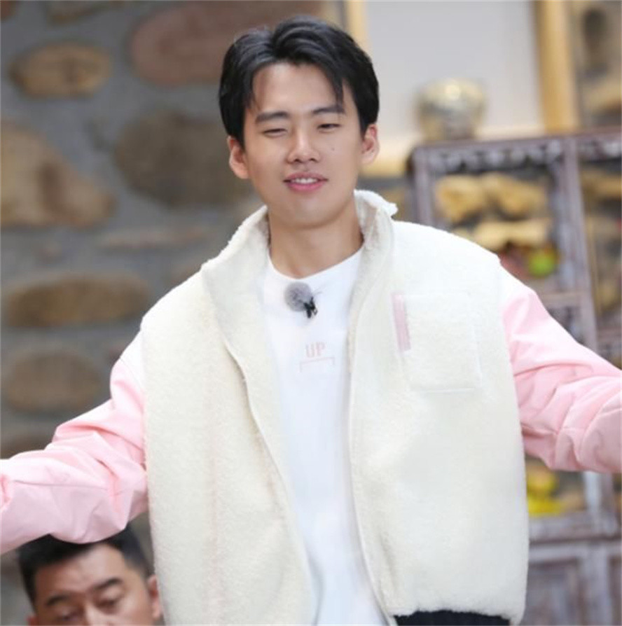 郭麒麟改变发型,网友吐槽显胖,为《赘婿2》也是拼了_腾讯新闻