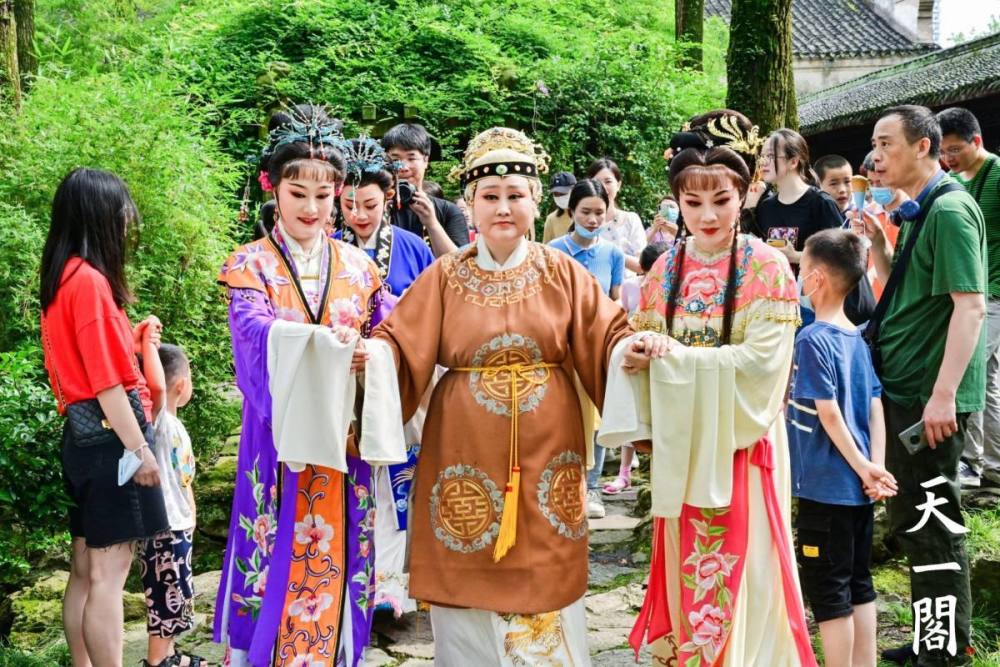 天一阁化身大观园上演实景园林版越剧红楼梦