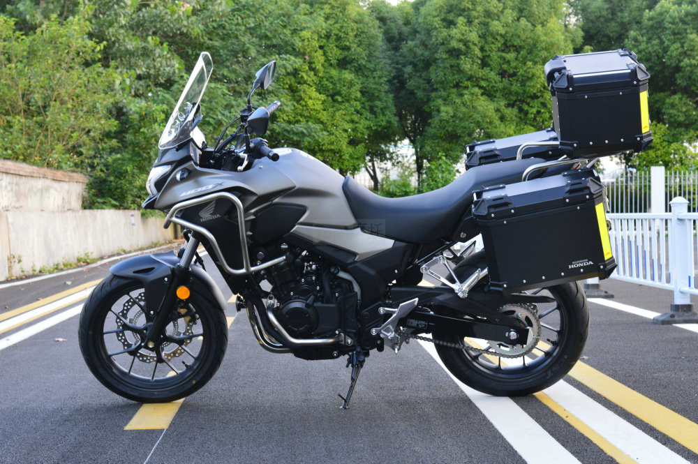 做工质感依然在线 轻盈好骑适合新手 本田cb400x到店实拍_腾讯新闻