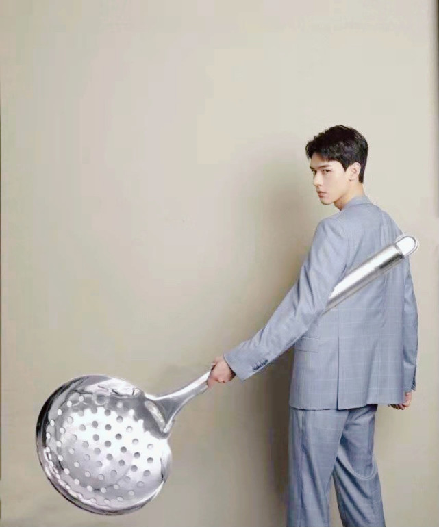 龚俊在李佳琦直播间用漏勺拍照,这是什么梗