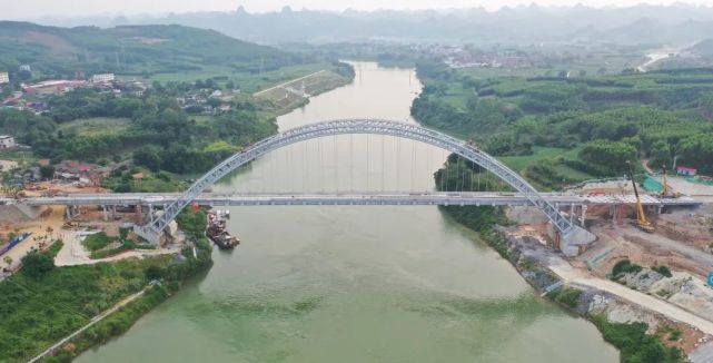祝贺合山红水河特大桥全桥贯通