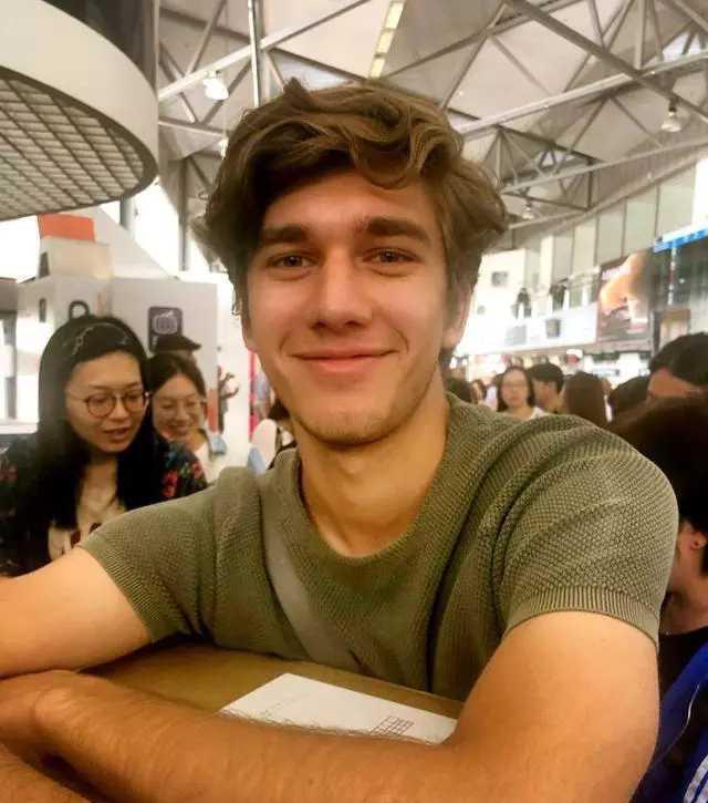 我们叫外国人 老外 他们又是怎么称呼中国人的 腾讯新闻