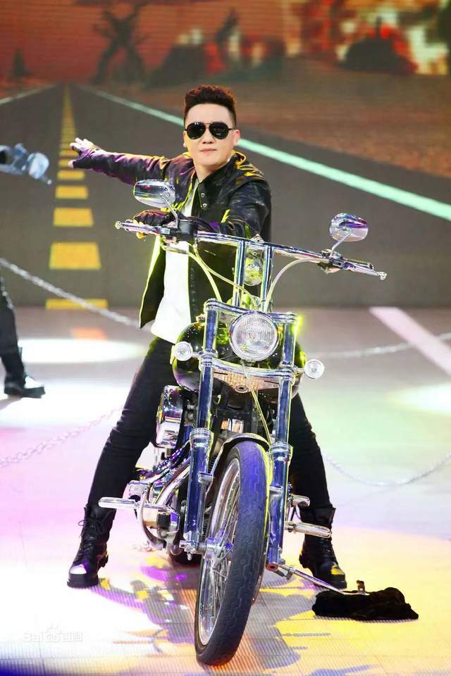 宋晓峰吟诗一首宋小宝打破禁锢跑赢时代的人都是有绝活的人