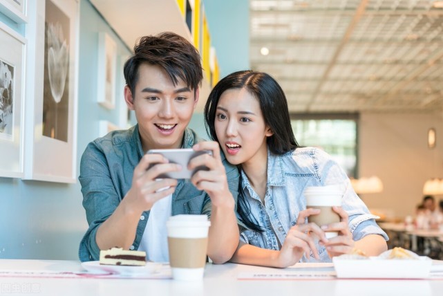 与女闺蜜意外发生关系后怎么办,43岁的男人:怕被发现,恨自己