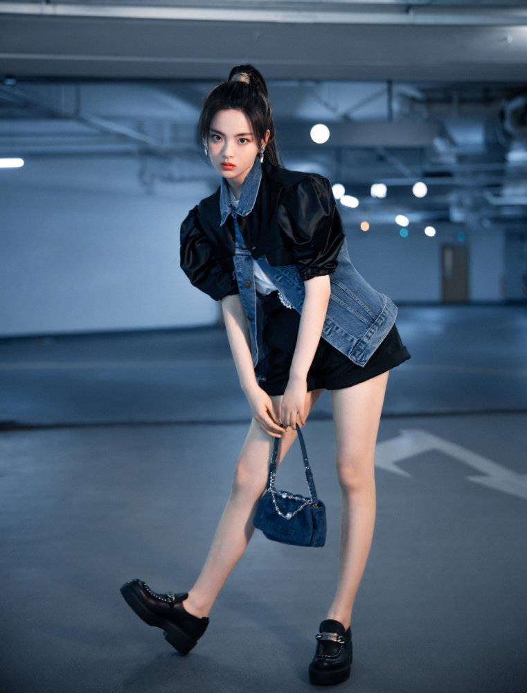 杨超越复合牛仔外套全新的摩登时尚