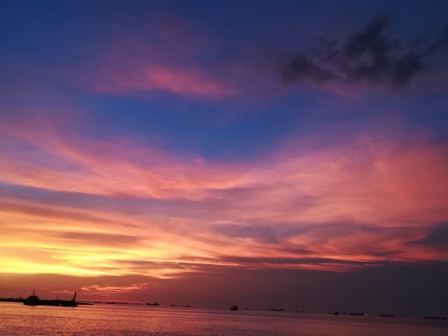 墜落大海的夕陽紅