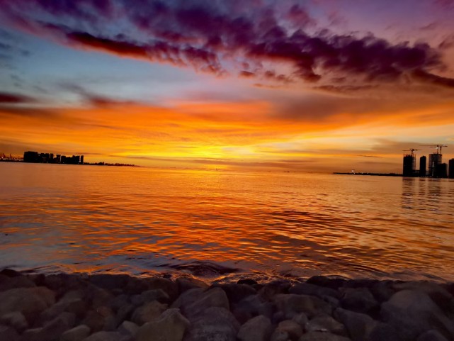 墜落大海的夕陽紅