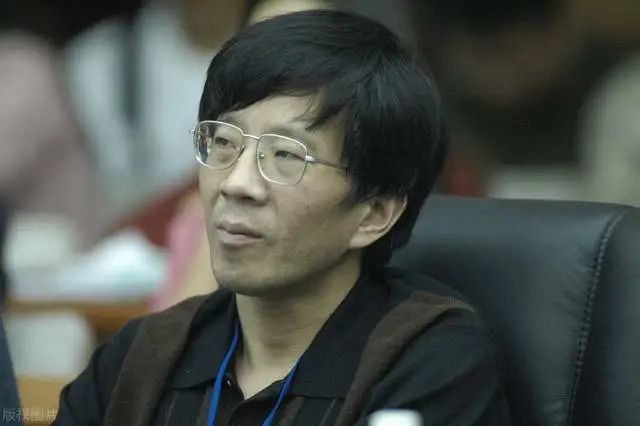 陶东风韩寒与白烨在博客火热上演的"韩白之争"还没完全谢幕,一场火药