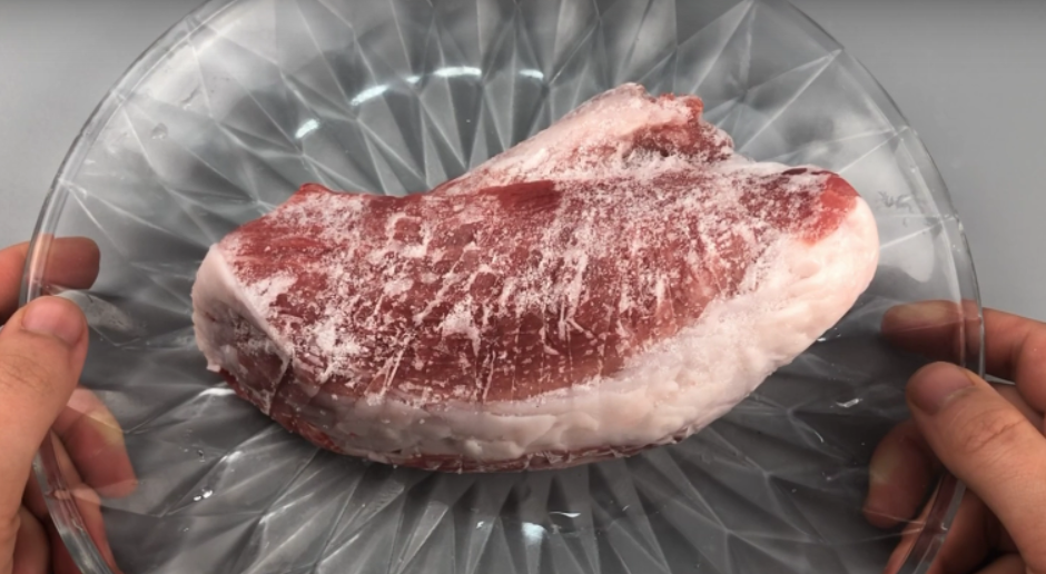 冻肉解冻别用热水泡,教你一招,10分钟快速解冻,而且保鲜效果好