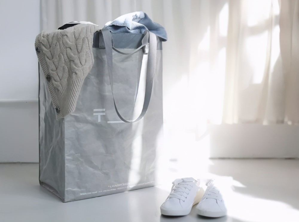 极致灰潘通2021流行色的沉着温柔坚定不移