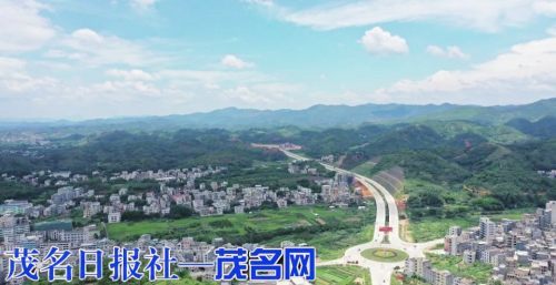 茂名日报社全媒体记者吴祖光 通讯员杨叶青 摄信宜市环东大道起点位于