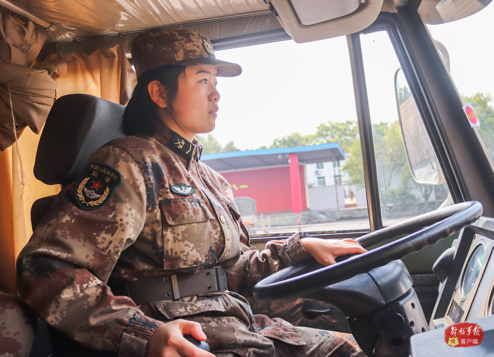 对女司机有偏见这群驾驶运输车的女兵不答应