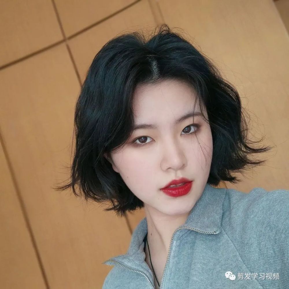 9月短发"烫一下更好看更有气质"