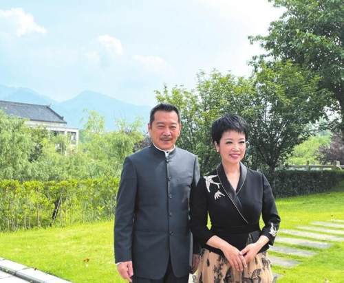 孙维民,黄薇合影.