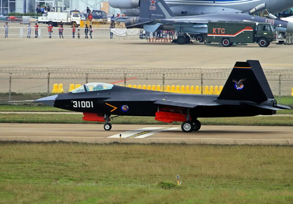 fc-31战斗机上了"水泥航母",歼-20型战斗机上舰还有戏没戏了?
