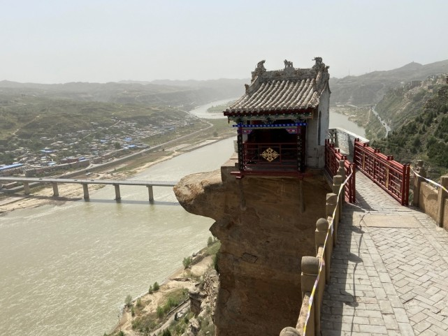 佳县香炉寺:黄河边三面绝空的一座四百年小庙