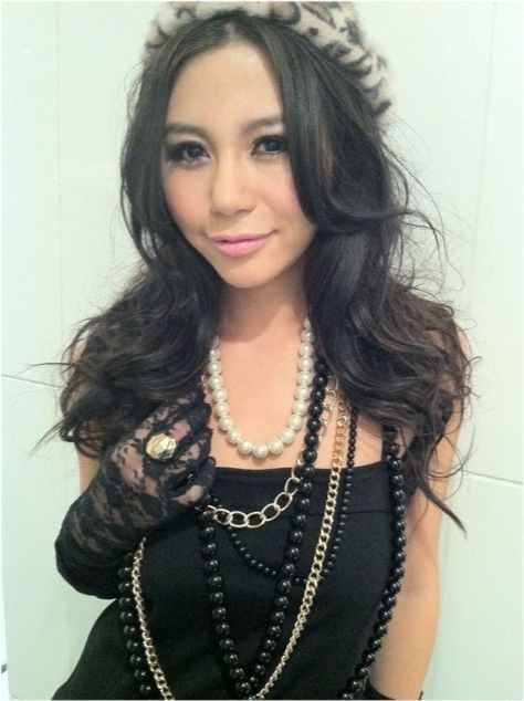 十年过去了,那个《非诚勿扰》的"拜金女"马诺,如今像变了个人