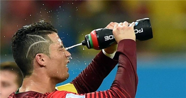 c罗不待见可乐的两点原因:一个与公!一个与私!