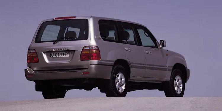 硬派suv中的传奇回顾丰田陆地巡洋舰70年来的发展历程