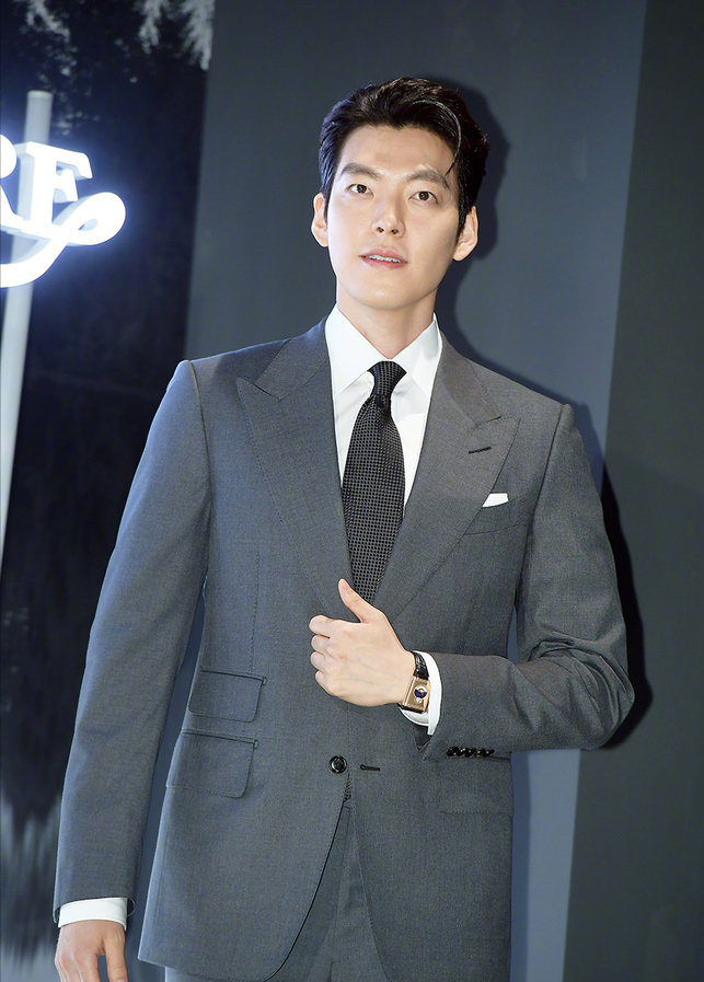 31岁金宇彬近照身材有型生图也能打招牌笑容太迷人