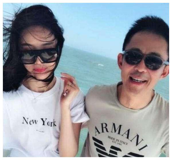 侯勇的"忘年恋",三婚娶90后妻子王瑞,今53岁仍想要儿子?