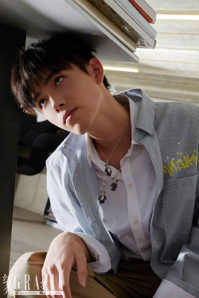 陈飞宇夏日狂想曲大片发布 明朗少年独享悠闲时光_腾讯新闻