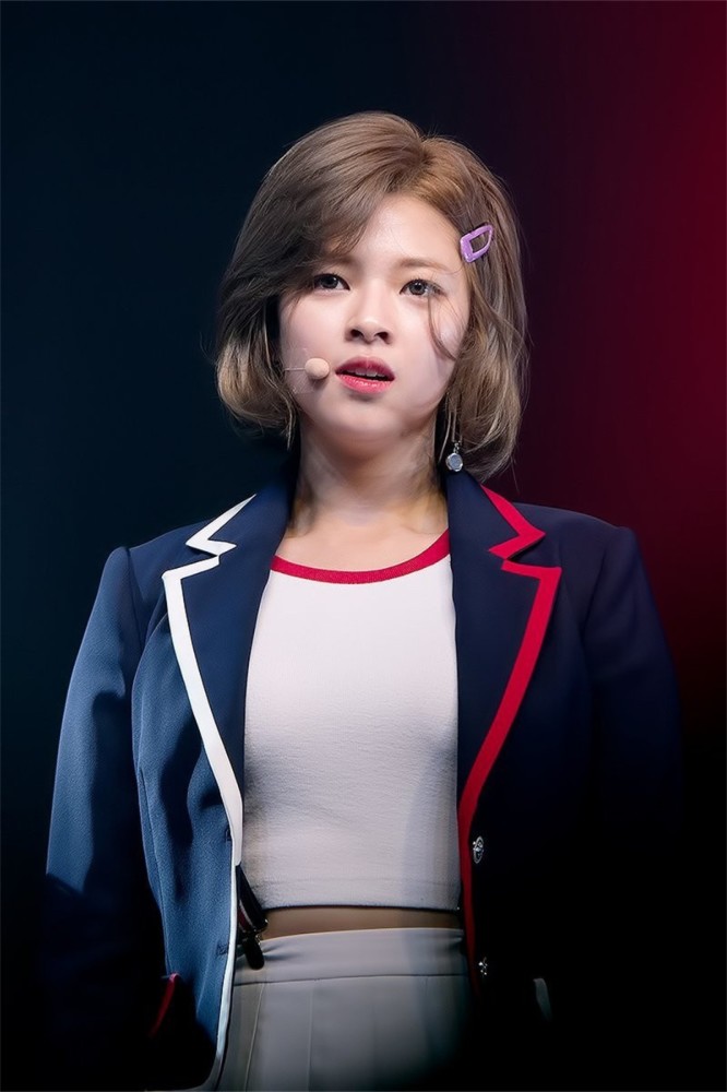 twice俞定延减掉8公斤后,在回归舞台上,她的表现让粉丝心痛!_腾讯新闻