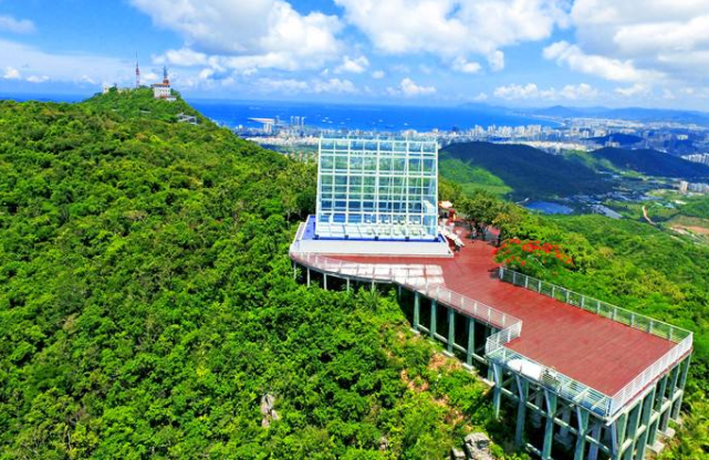 三亞鳳凰嶺海誓山盟景區是國家aaa級旅遊風景區,主峰海拔高度約400米