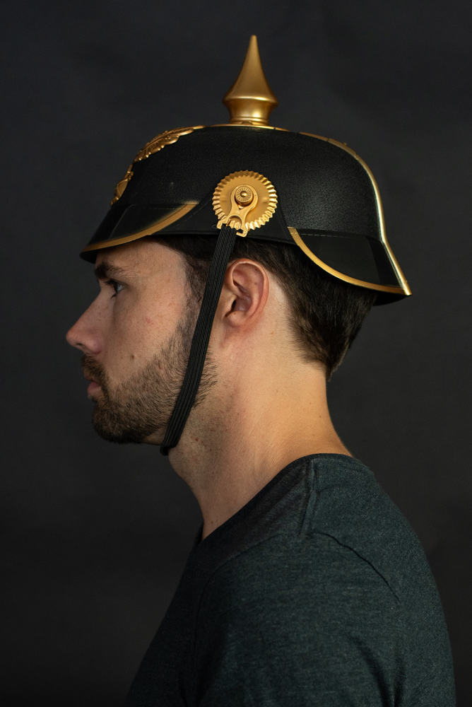 德国的尖钉头盔是肉搏战用来顶人吗