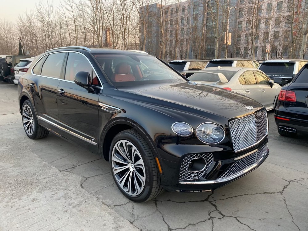 21款宾利添越硬朗的腰线十分的具有力量感