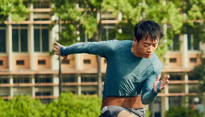 这是郑恺执导亲自参演的一部电影,主要是描述短跑运动员的生活.