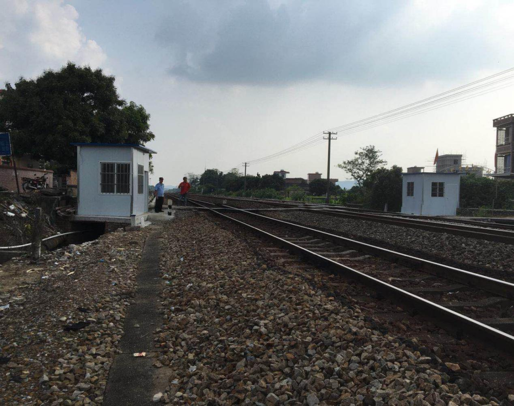 的道口路伤事故多发问题,以"畅安-2021"行动为抓手,积极协调铁路工务