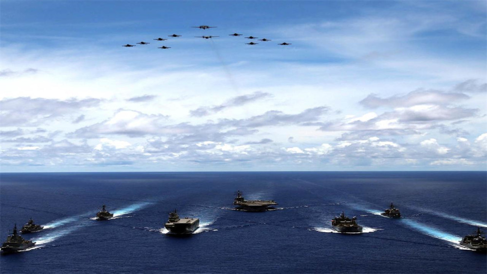 事情越闹越大?美国罕见出动海陆空三军,90艘舰艇400架战机待命_腾讯新