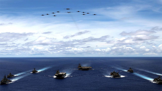 事情越闹越大美国罕见出动海陆空三军90艘舰艇400架战机待命