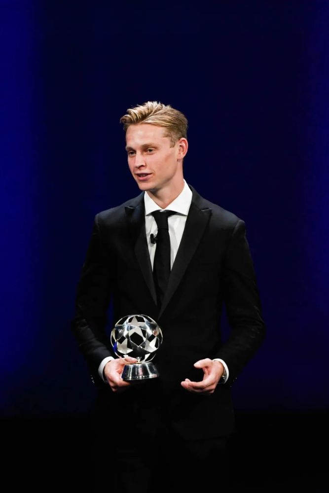 如今的"橙衣军团"荷兰队集结了众多青年才俊,能否在今年的欧洲杯刮起