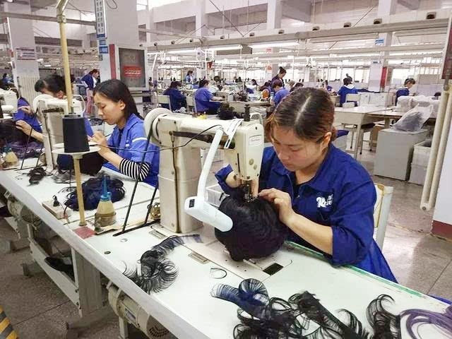 现如今除了小宫村以外,周边的村庄也开始陆续有了假发加工.