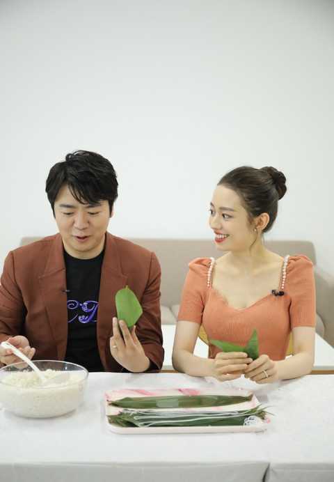 吉娜为朗朗庆生,两人热情相拥甜翻众人,吉娜产后身材太绝了吧