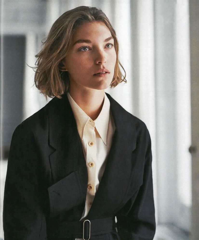 品牌创始人christophe lemaire 的女友sarah-linh tran(好像已经分手)