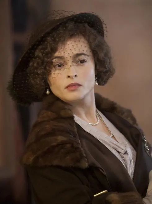 石头姐在新电影里又美出了新高度她的衣服全出自这位71岁的老太