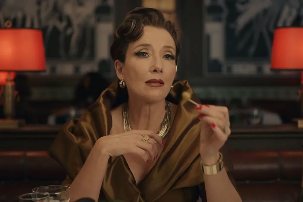 石头姐在新电影里又美出了新高度她的衣服全出自这位71岁的老太