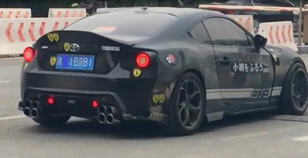 浙江偶遇 8個排氣筒 豐田 比旁邊寶駿帥氣 網友 只能給分 中國熱點