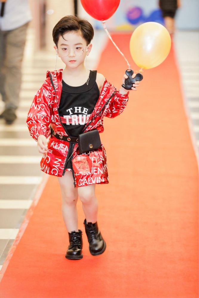 做自信时髦的中国儿童 / 潮童星自2005年创立,用