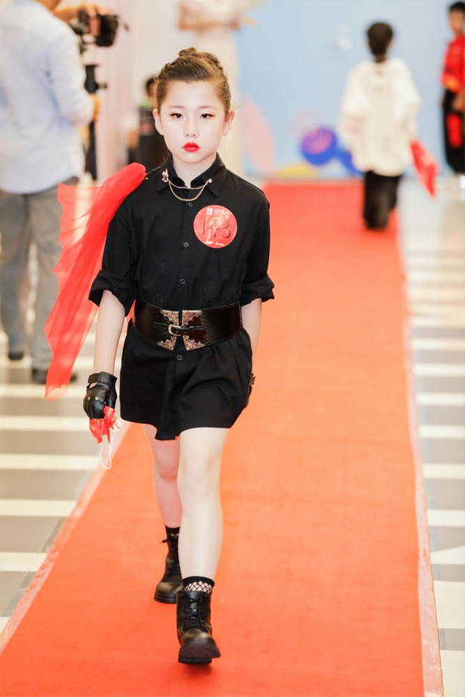 做自信时髦的中国儿童 / 潮童星自2005年创立,用