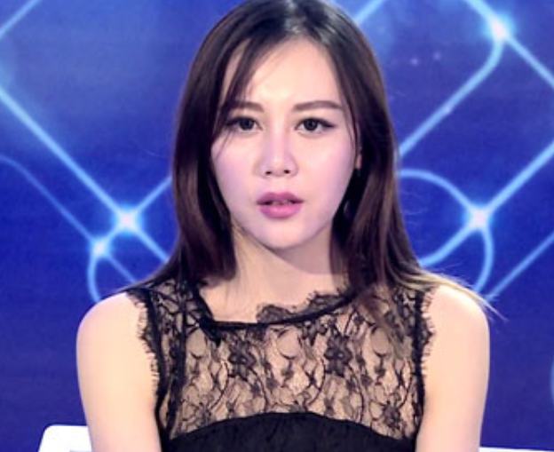 黑莲花翁炜炜颜值变化大翁炜炜被大家称为是3w,从一开始就跟其他入住