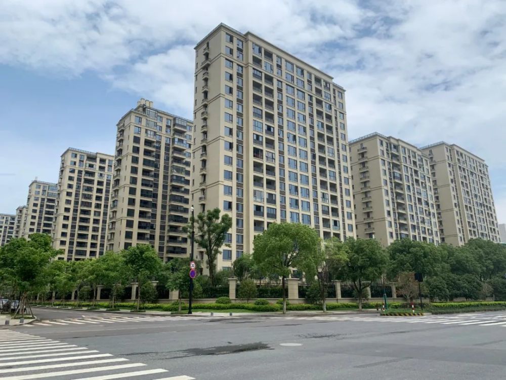 中国超100个县城房价过万，有的地方甚至超3万一平，老家的房子还能买吗